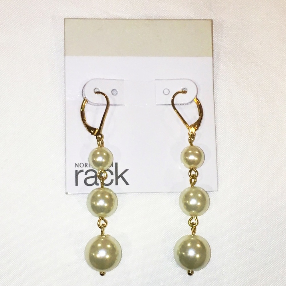 NWT Nordstrom Rack Faux 3 tier pearl earrings